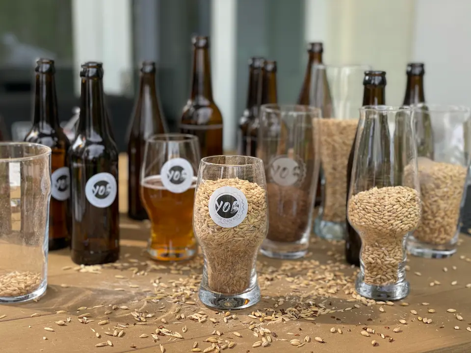Selbstgebraute Your Own Beer Biere und Malz auf unserem Brautisch
